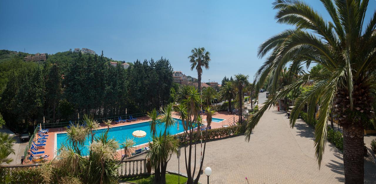 Campeggio Pian Dei Boschi Pietra Ligure Exteriör bild